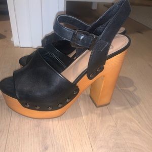 Gianni Bini black wood and leather heels